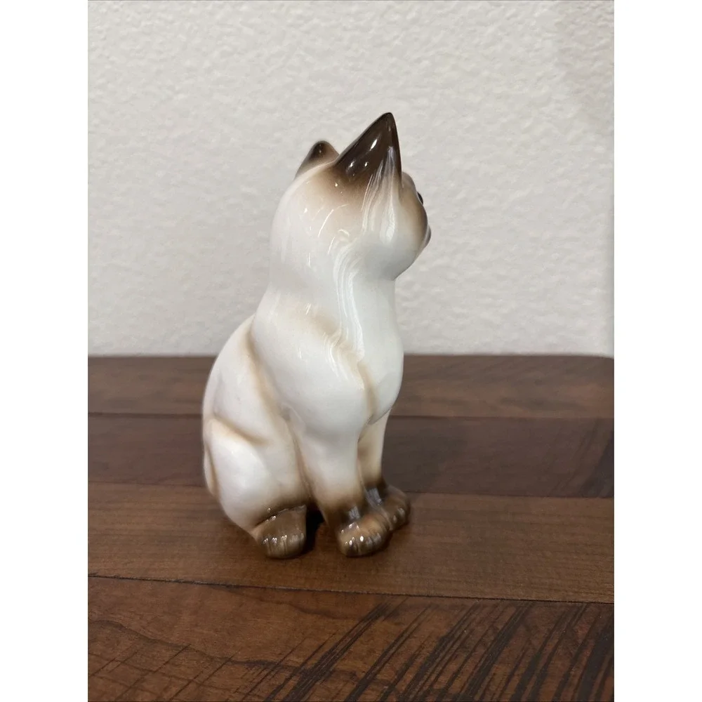 Enesco Cat Figurine with Blue Eyes Siamese Kitten